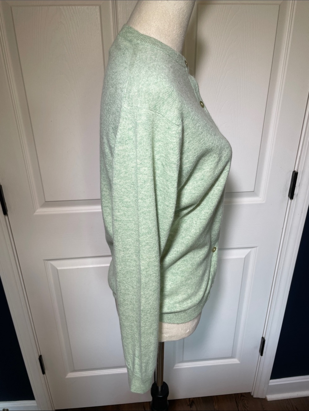 Vintage Cashmere by Pringle 60s Mint Green Crewneck Button-Front Cardigan Size M - Picture 3 of 8